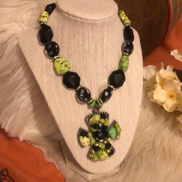 UNIQUE CHUNKY CROSS NECKLACE - Picture 2 of 2